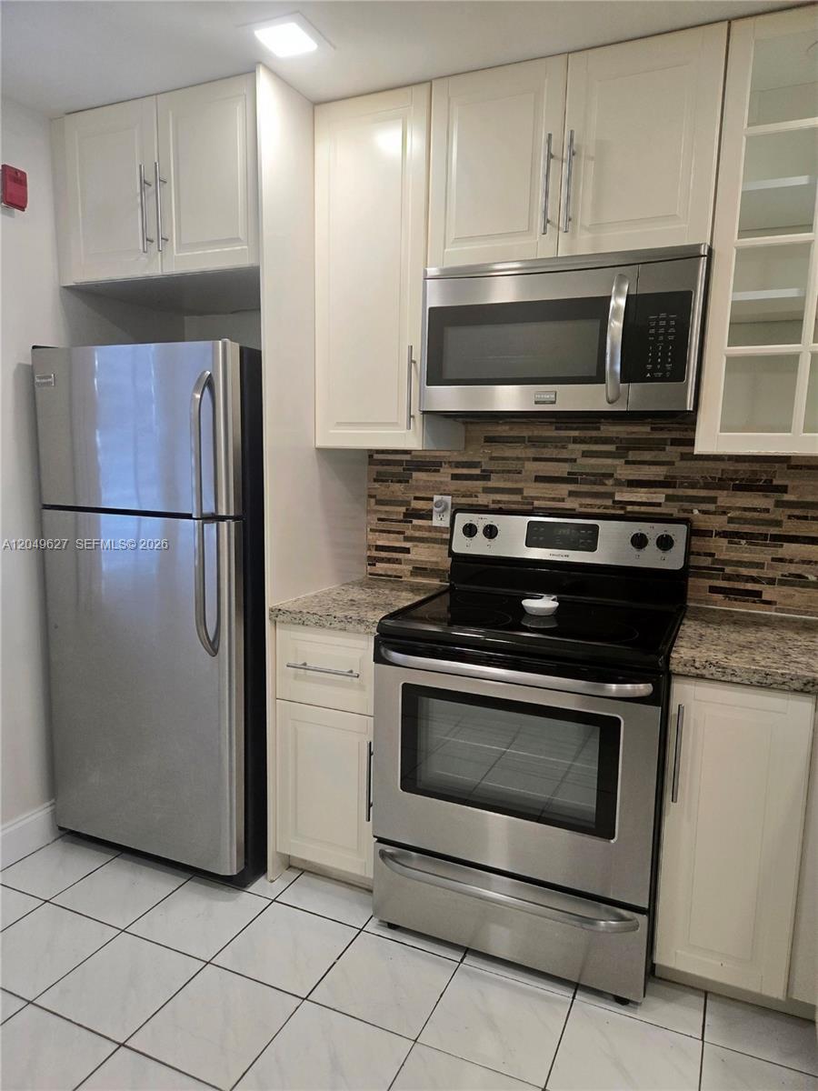 7670 Southwest 152nd Avenue, Unit 204 Miami, FL 33193 - Photo 3 of 14