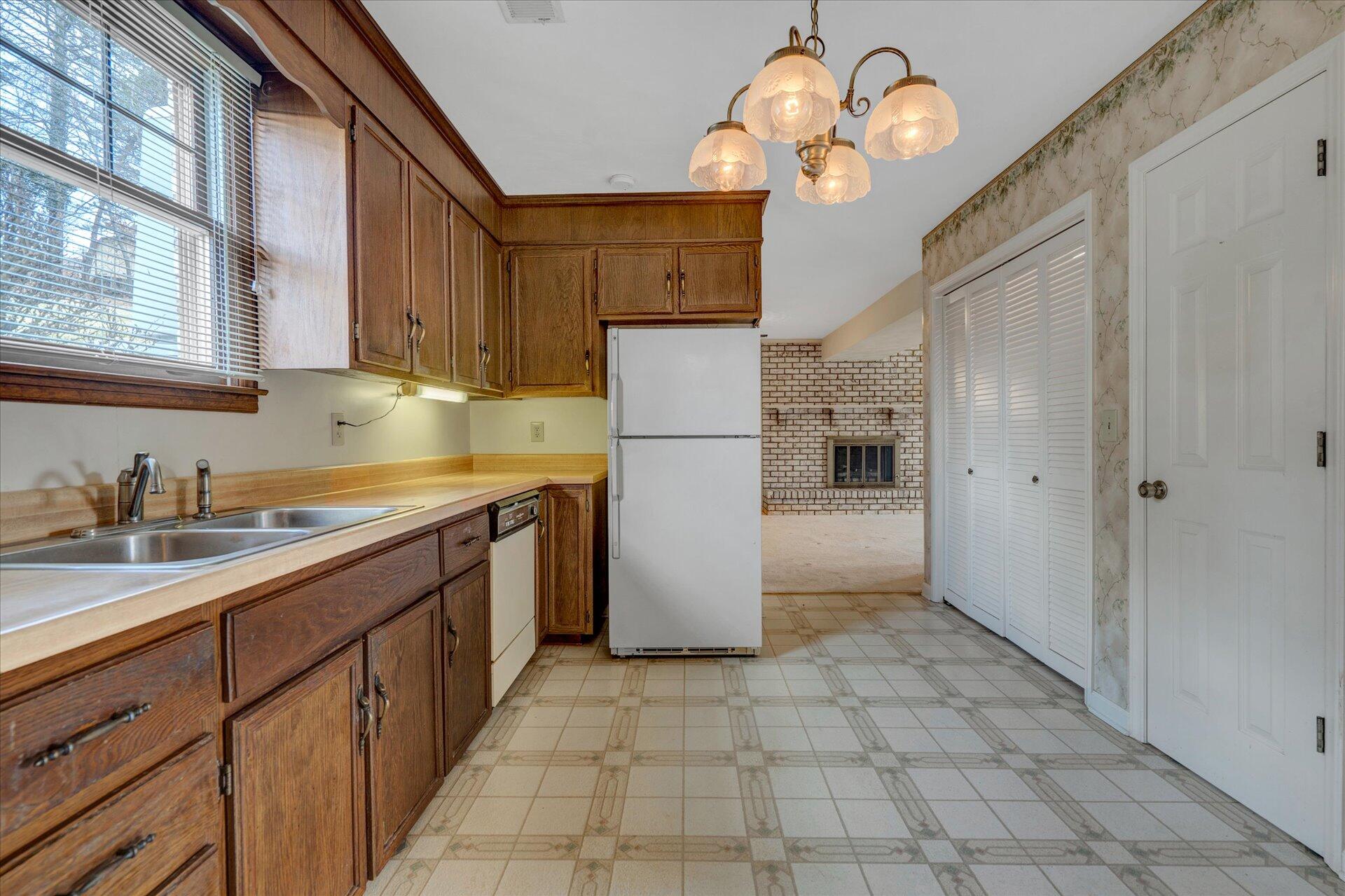 306 Ridgeview Road Blue Ridge, VA 24064 - Photo 10 of 30 a kitchen with a refrigerator a sink and dishwasher