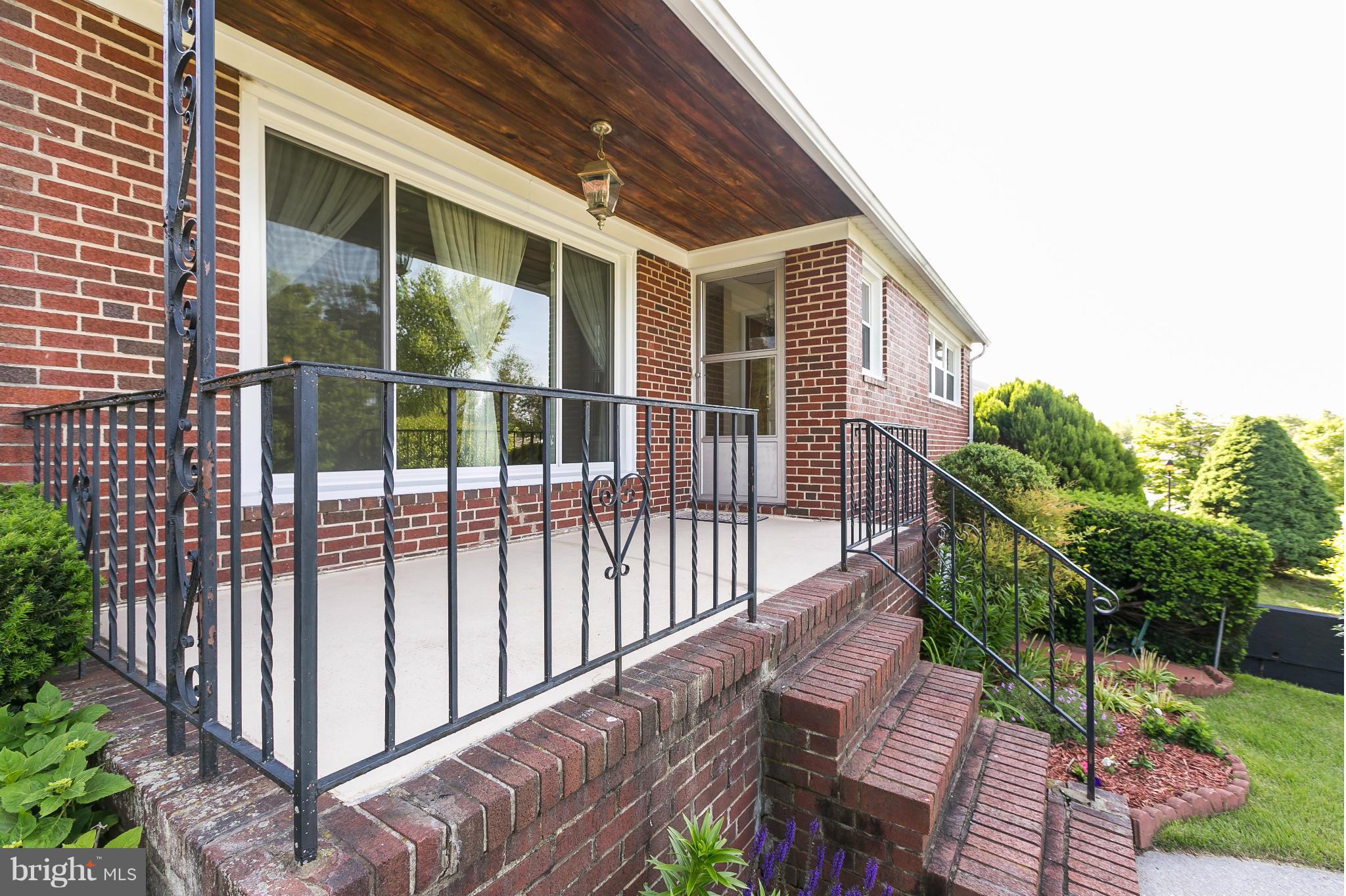 a view of a house with backyard and deck