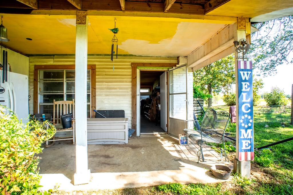 682 Lcr 450 Groesbeck, TX 76642 - Photo 5 of 38 a front view of a house with a yard