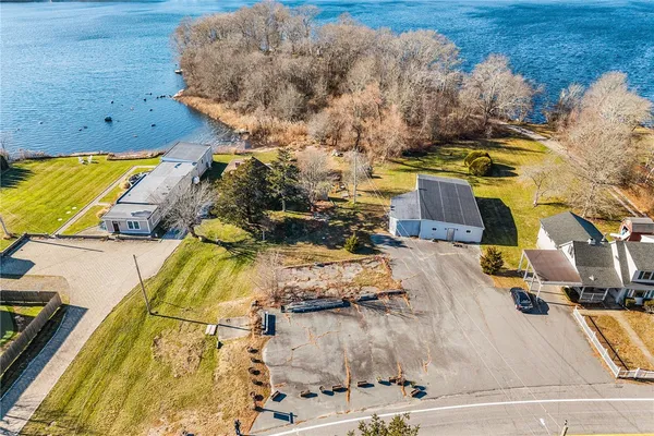 $250,000 | 1023 Old Stafford Road, Tiverton, RI 02878