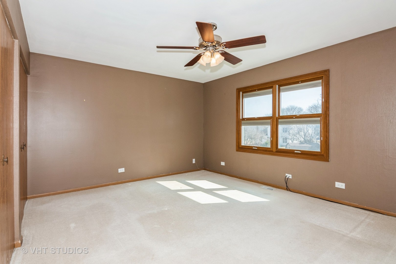 1295 Chatsworth Lane Hoffman Estates, IL 60169 - Photo 16 of 24 an empty room with windows and fan