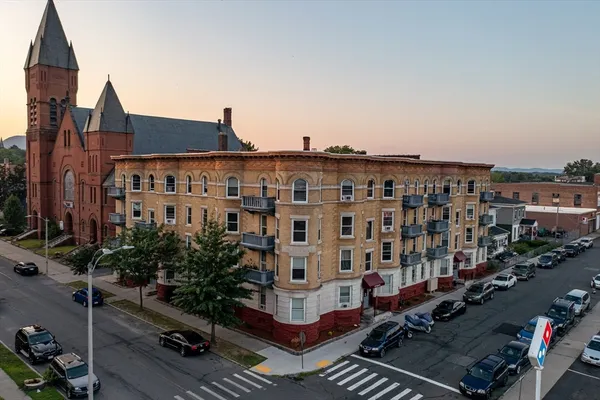 $1,300 | 173 Elm Street, Unit 1LC, Holyoke, MA 01040