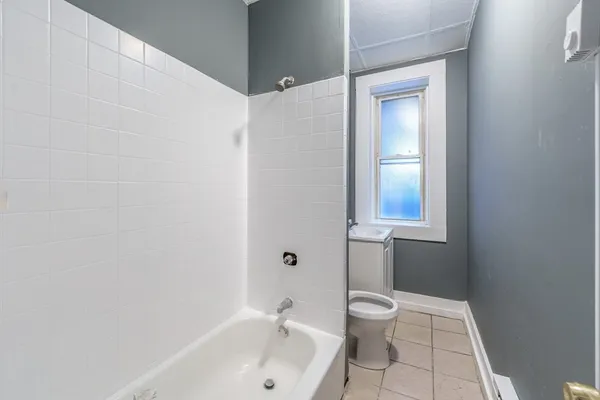 $1,300 | 173 Elm Street, Unit 1LC, Holyoke, MA 01040