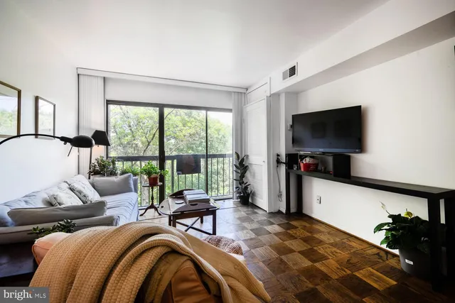 $2,750 | 1001 26th Street Northwest, Unit 503, Washington, DC 20037