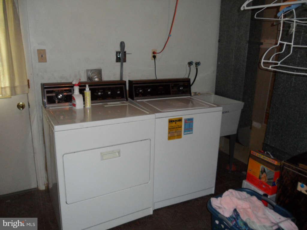 15200 Watergate Road Silver Spring, MD 20905 - Photo 19 of 22 a utility room with dryer and washer
