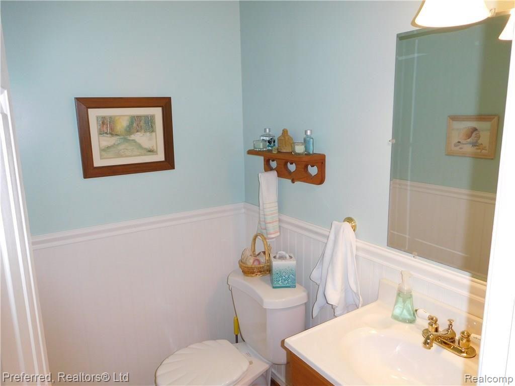 43697 Oakbrook Road Canton, MI 48187 - Photo 17 of 28 POWDER ROOM
