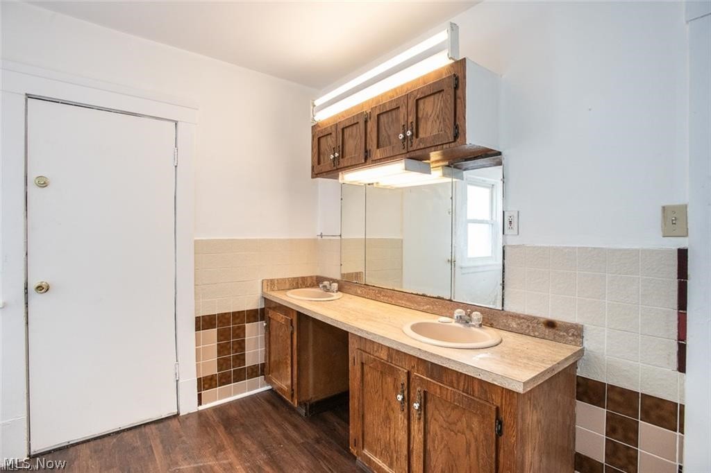 1671 Lee Road Cleveland Heights, OH 44118 - Photo 38 of 49