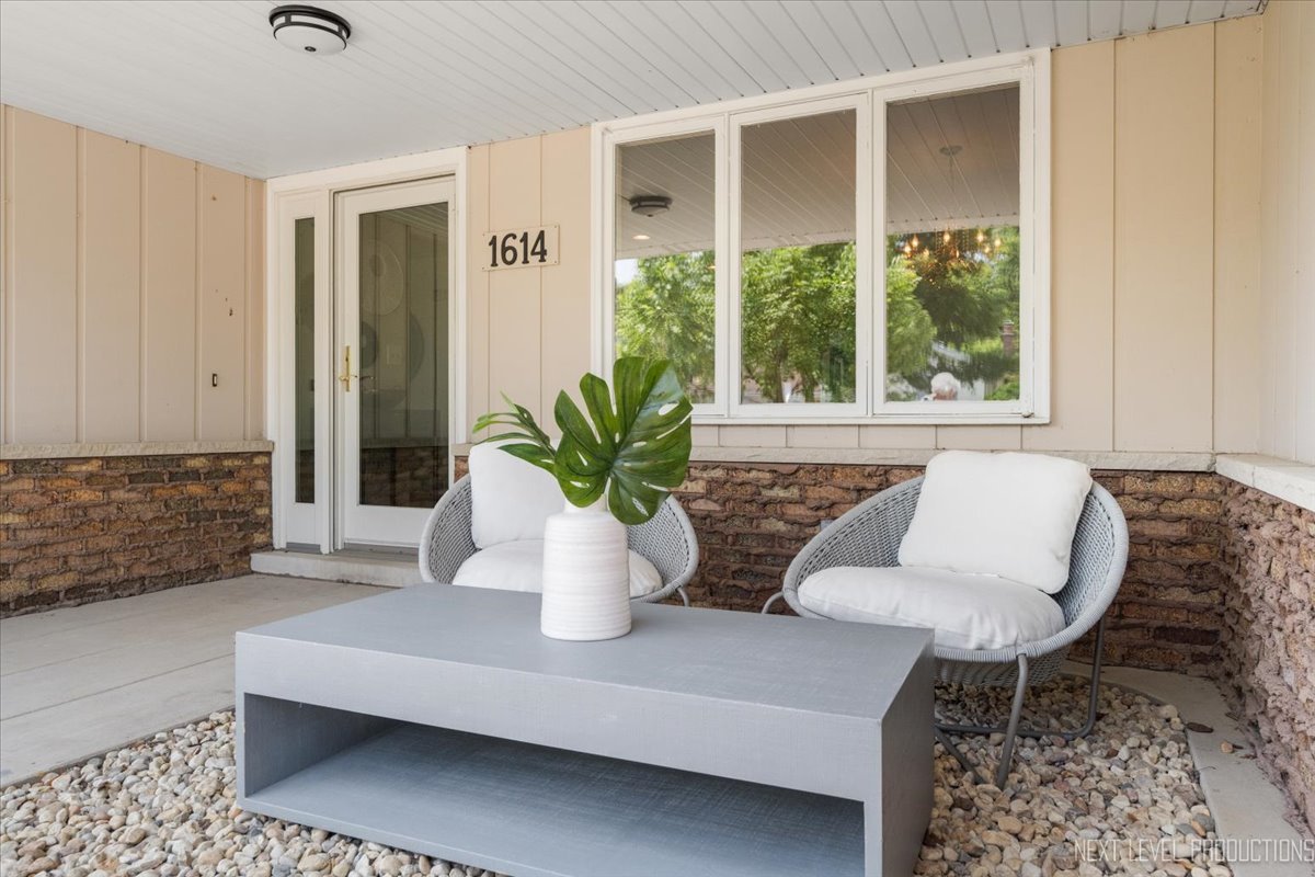 1614 Orth Drive Wheaton, IL 60189 - Photo 3 of 29