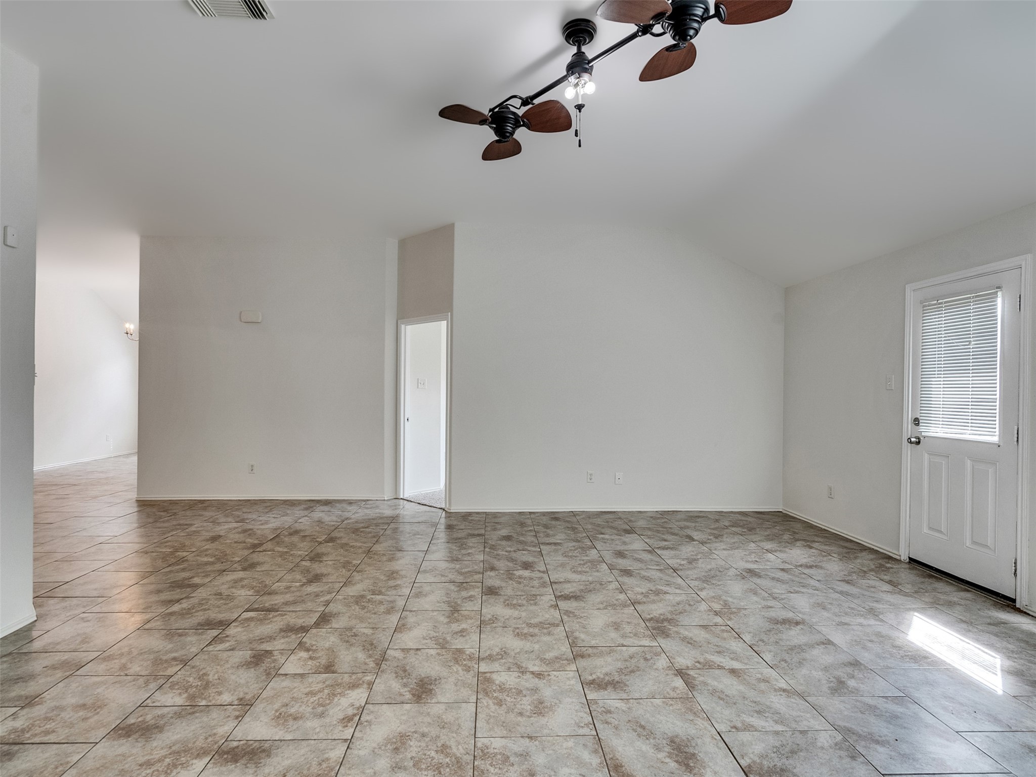 13431 Rural Oak Street Houston, TX 77034 - Photo 13 of 24 a view of an empty room