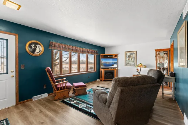 $575,000 | 25435 555th Avenue, Austin, MN 55912