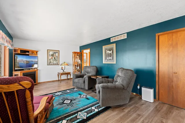 $575,000 | 25435 555th Avenue, Austin, MN 55912