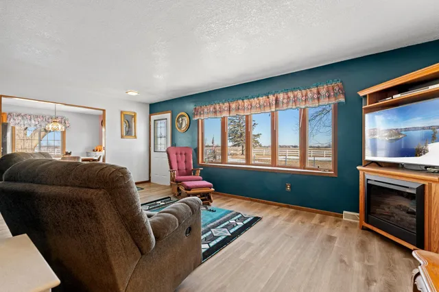 $575,000 | 25435 555th Avenue, Austin, MN 55912