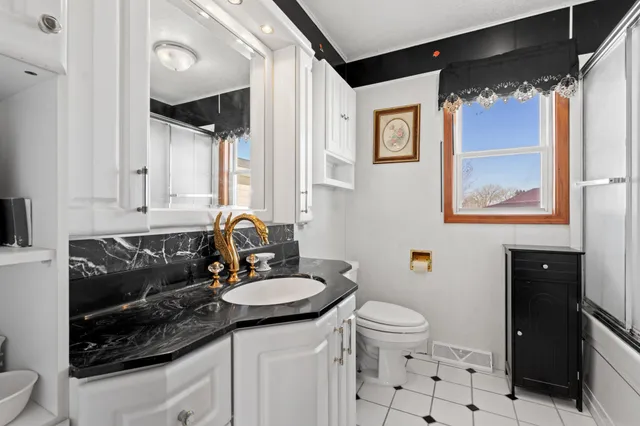 $575,000 | 25435 555th Avenue, Austin, MN 55912