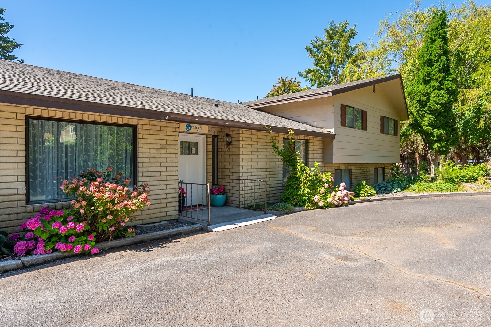 5255 Painted Hills Road Ephrata, WA 98823 - Photo 2 of 32