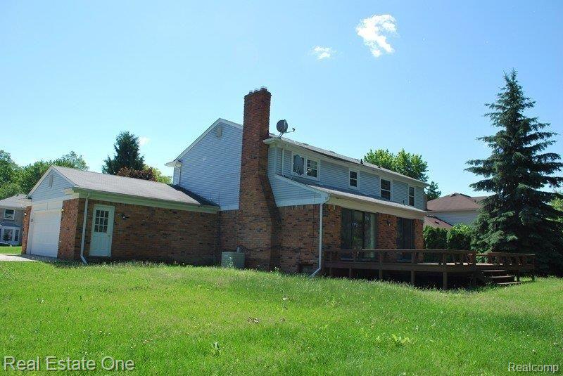 29495 Parkside Farmington, MI 48331 - Photo 5 of 25 NW Elevation