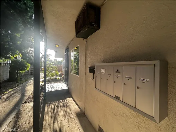 $1,989 | 5636 Willowcrest Avenue, Unit 2, North Hollywood, CA 91601