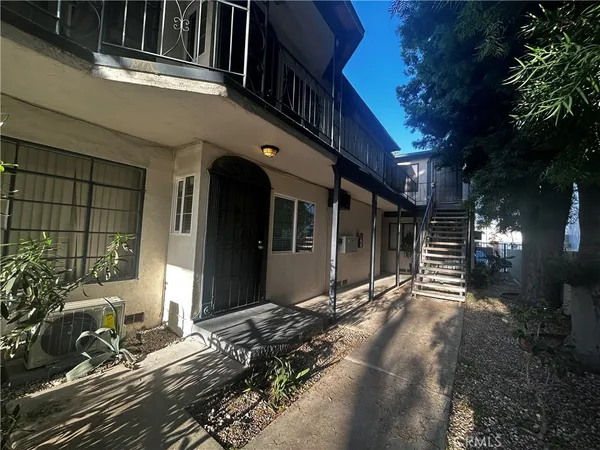 $1,989 | 5636 Willowcrest Avenue, Unit 2, North Hollywood, CA 91601