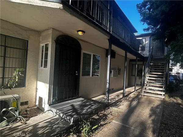 $1,989 | 5636 Willowcrest Avenue, Unit 2, North Hollywood, CA 91601