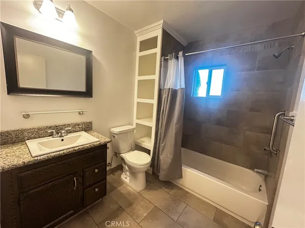 $1,989 | 5636 Willowcrest Avenue, Unit 2, North Hollywood, CA 91601