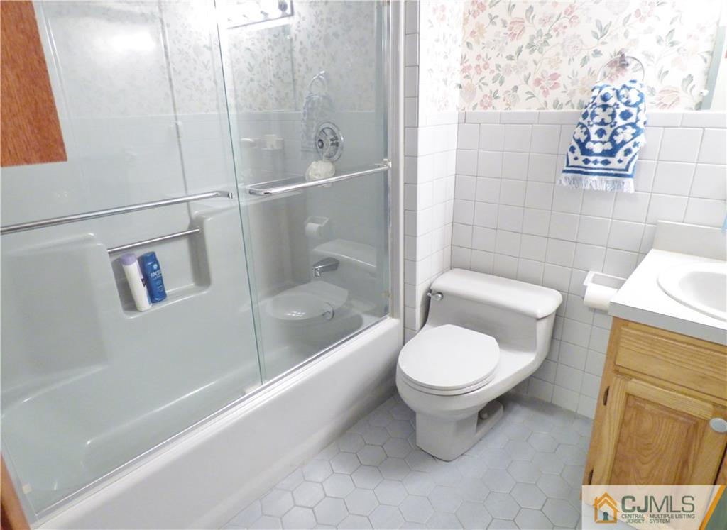 7 Laythan Road Edison, NJ 08817 - Photo 14 of 19 a bathroom with a toilet and a bathtub