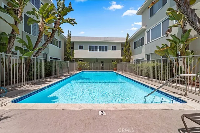$675,000 | 1525 North Hayworth Avenue, Unit 205, Los Angeles, CA 90046