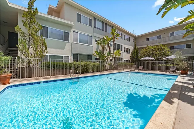 $675,000 | 1525 North Hayworth Avenue, Unit 205, Los Angeles, CA 90046