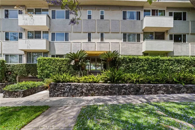 $675,000 | 1525 North Hayworth Avenue, Unit 205, Los Angeles, CA 90046