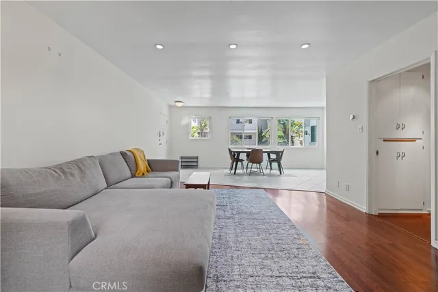 $675,000 | 1525 North Hayworth Avenue, Unit 205, Los Angeles, CA 90046