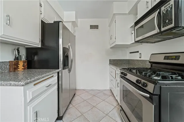 $675,000 | 1525 North Hayworth Avenue, Unit 205, Los Angeles, CA 90046