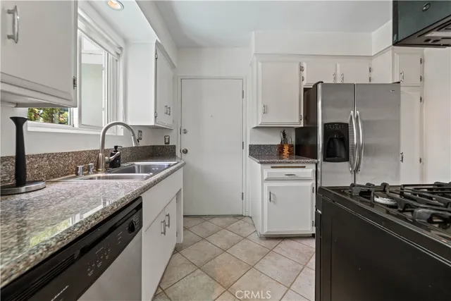 $675,000 | 1525 North Hayworth Avenue, Unit 205, Los Angeles, CA 90046