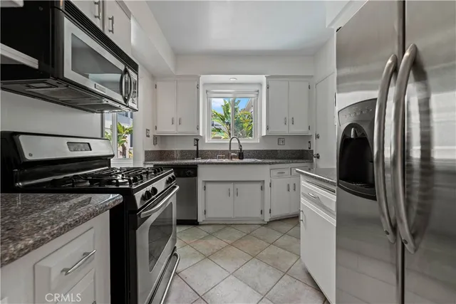 $675,000 | 1525 North Hayworth Avenue, Unit 205, Los Angeles, CA 90046