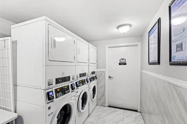 a view of livingroom with furniture
