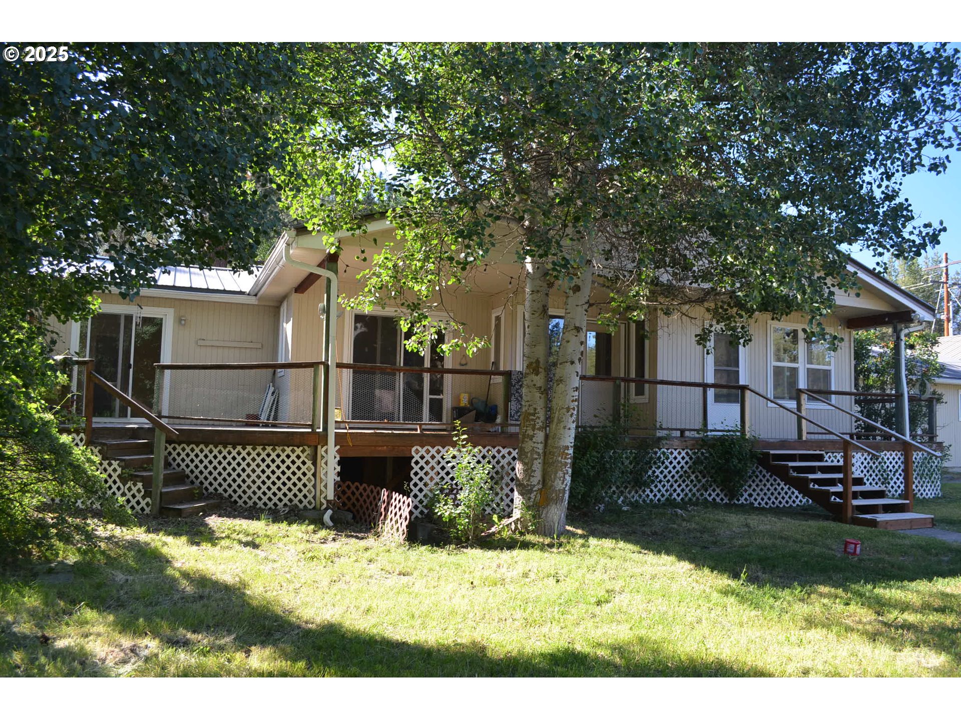 137008 Main Street Crescent, OR 97733 - Photo 38 of 46 a backyard of a house with a fountain and table