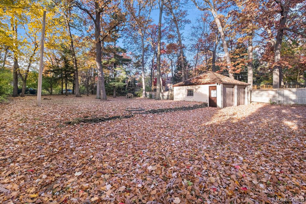 19465 Canterbury Road Detroit, MI 48221 - Photo 5 of 34