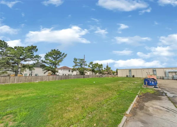 a view of a yard with a house in the background