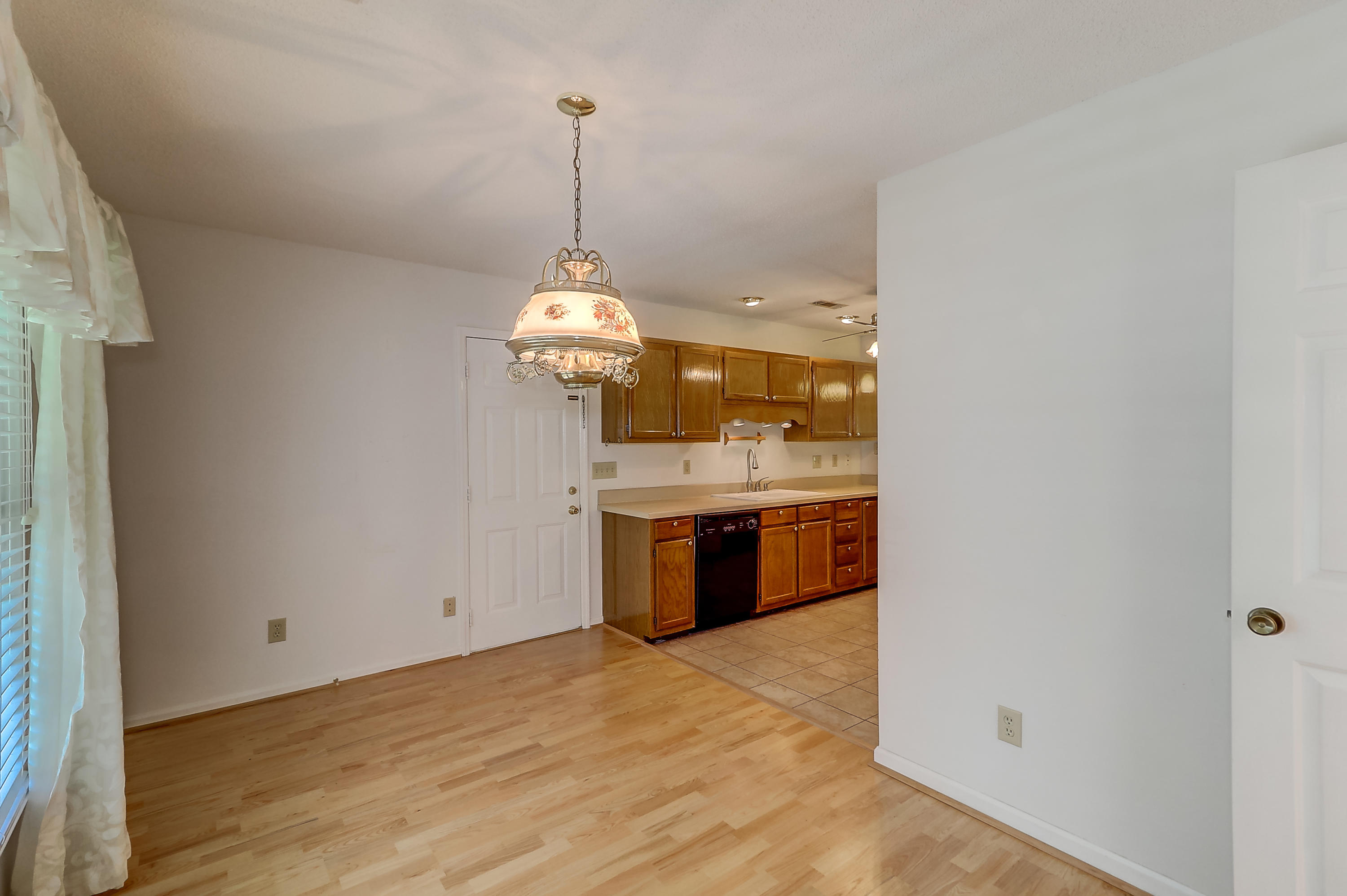 319 Commons Way Goose Creek, SC 29445 - Photo 13 of 37 319 Commons Way (17)