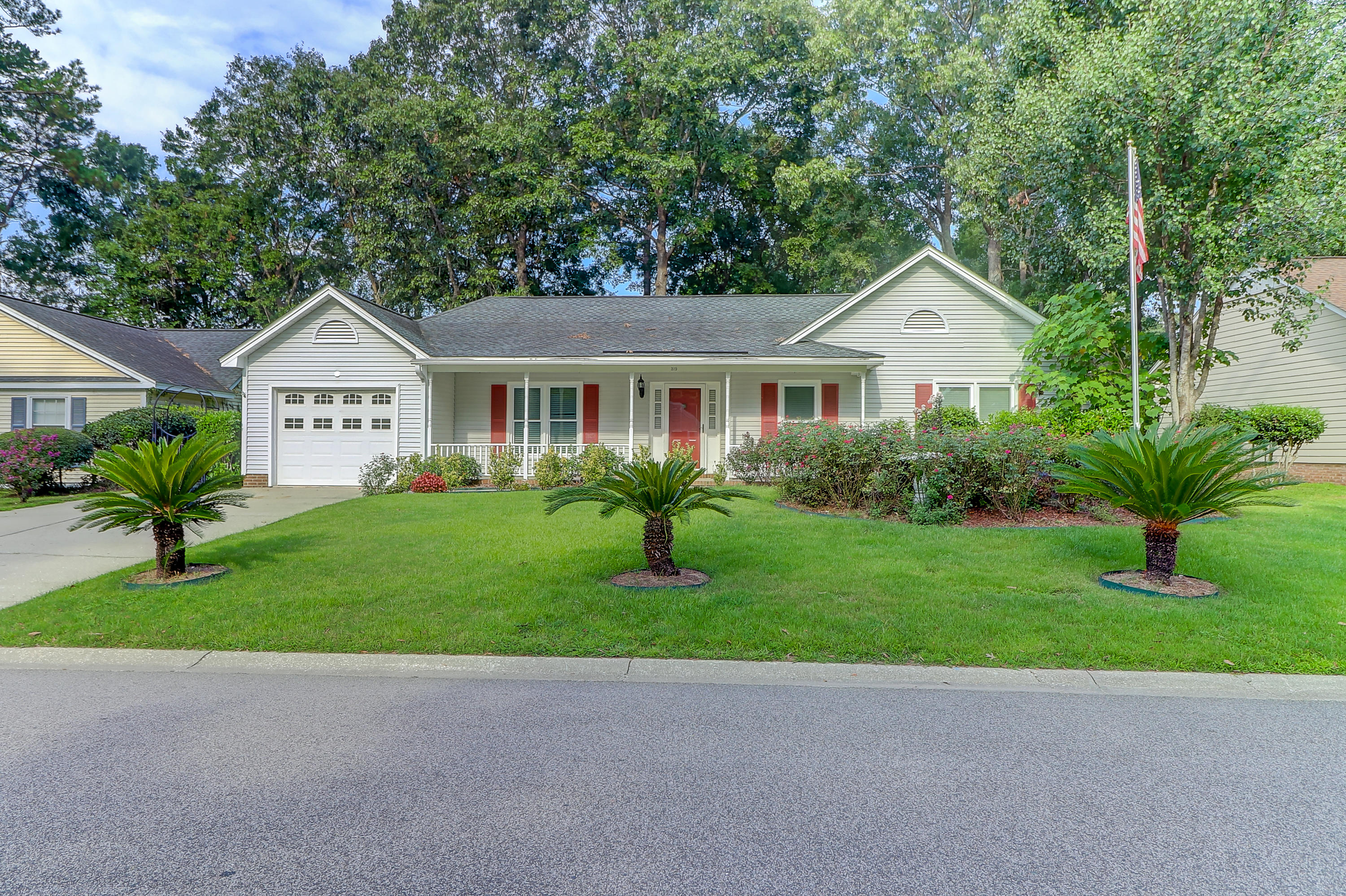 319 Commons Way Goose Creek, SC 29445 - Photo 33 of 37 319 Commons Way (40)