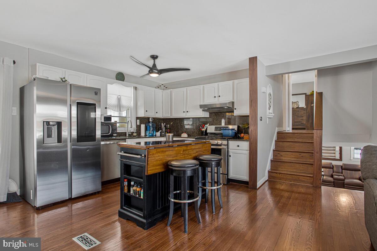 6617 Northgate Parkway Clinton, MD 20735 - Photo 9 of 36 a kitchen with stainless steel appliances granite countertop a refrigerator and a stove top oven