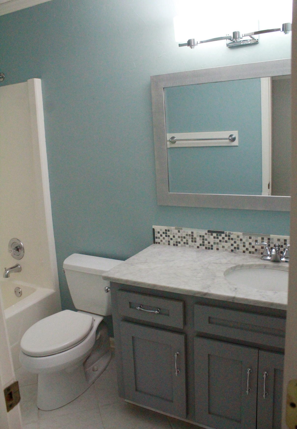 754 Tallwood Road Charleston, SC 29412 - Photo 12 of 15 Hall bath