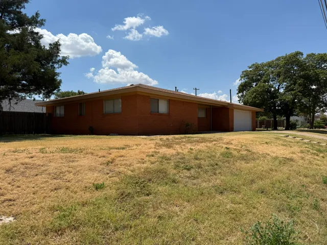 a front view of house with yard