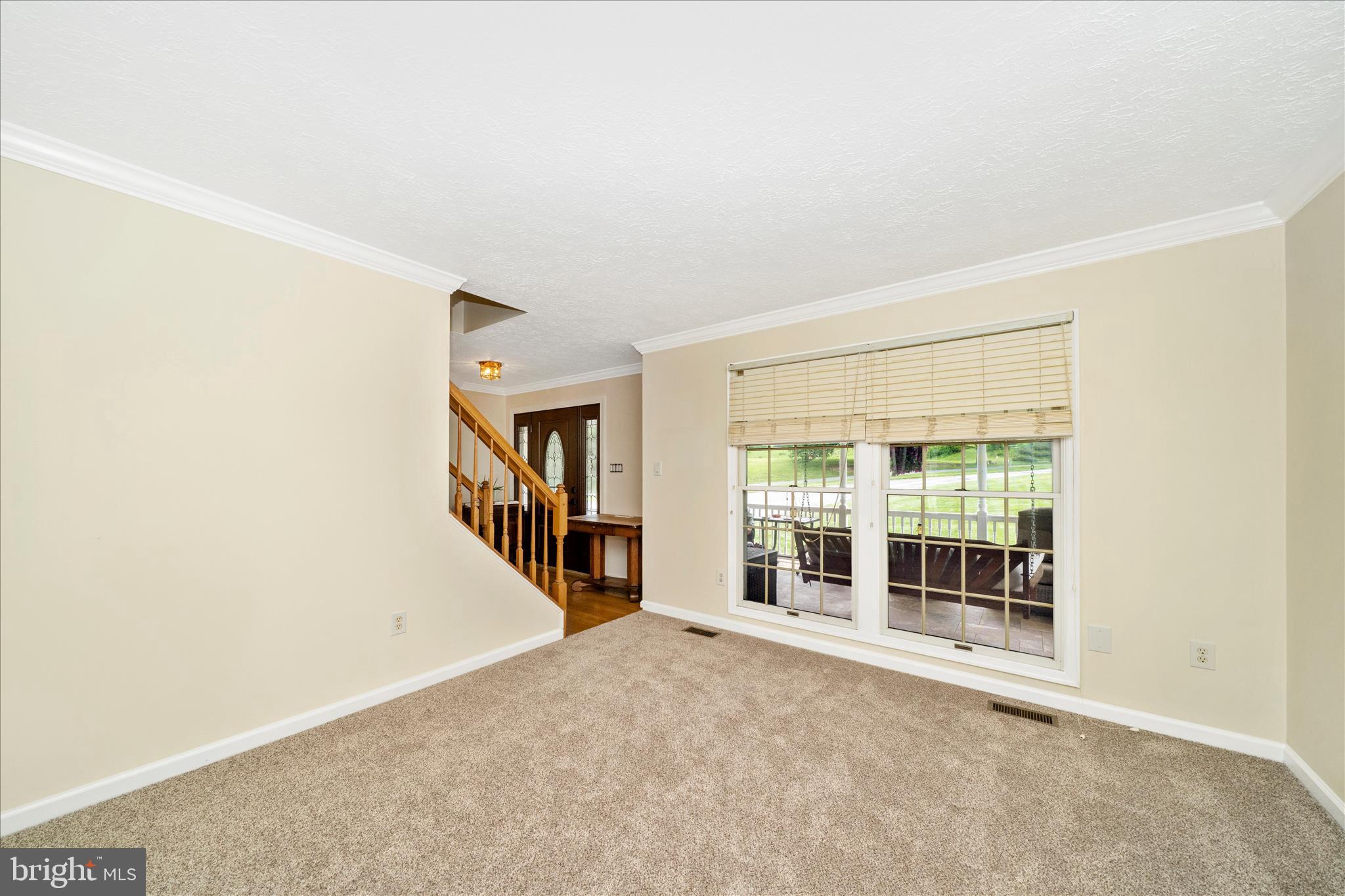 9534 Liberty Road Frederick, MD 21701 - Photo 10 of 70 Living Room