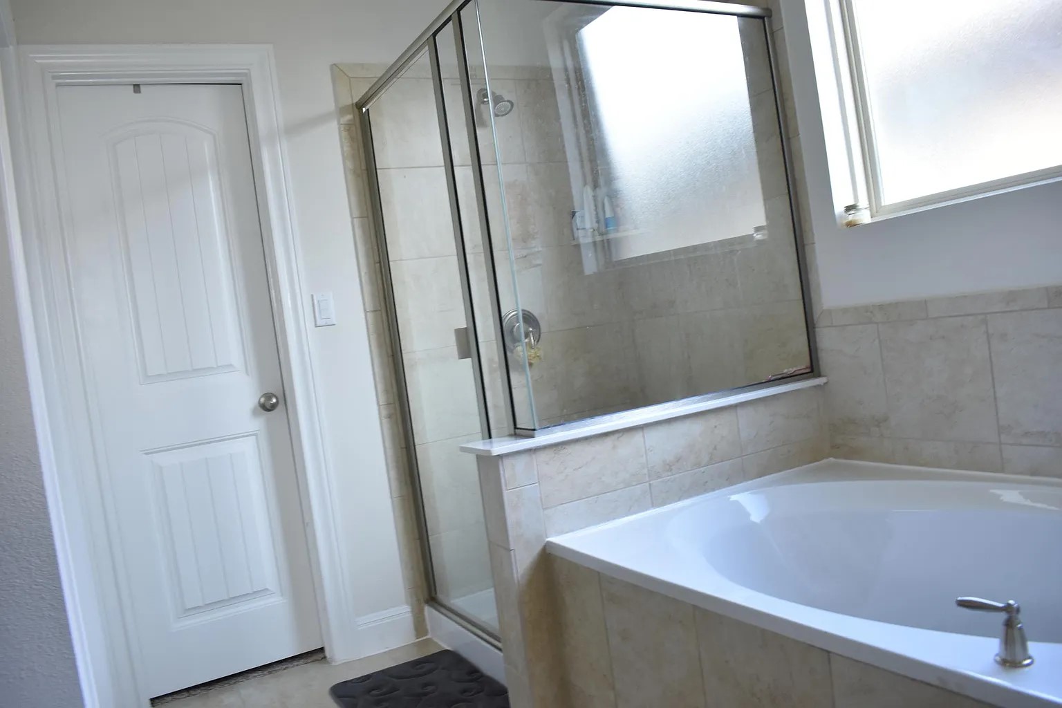 1109 Sundrops Street Leander, TX 78641 - Photo 20 of 40 a bathroom with a bathtub and shower