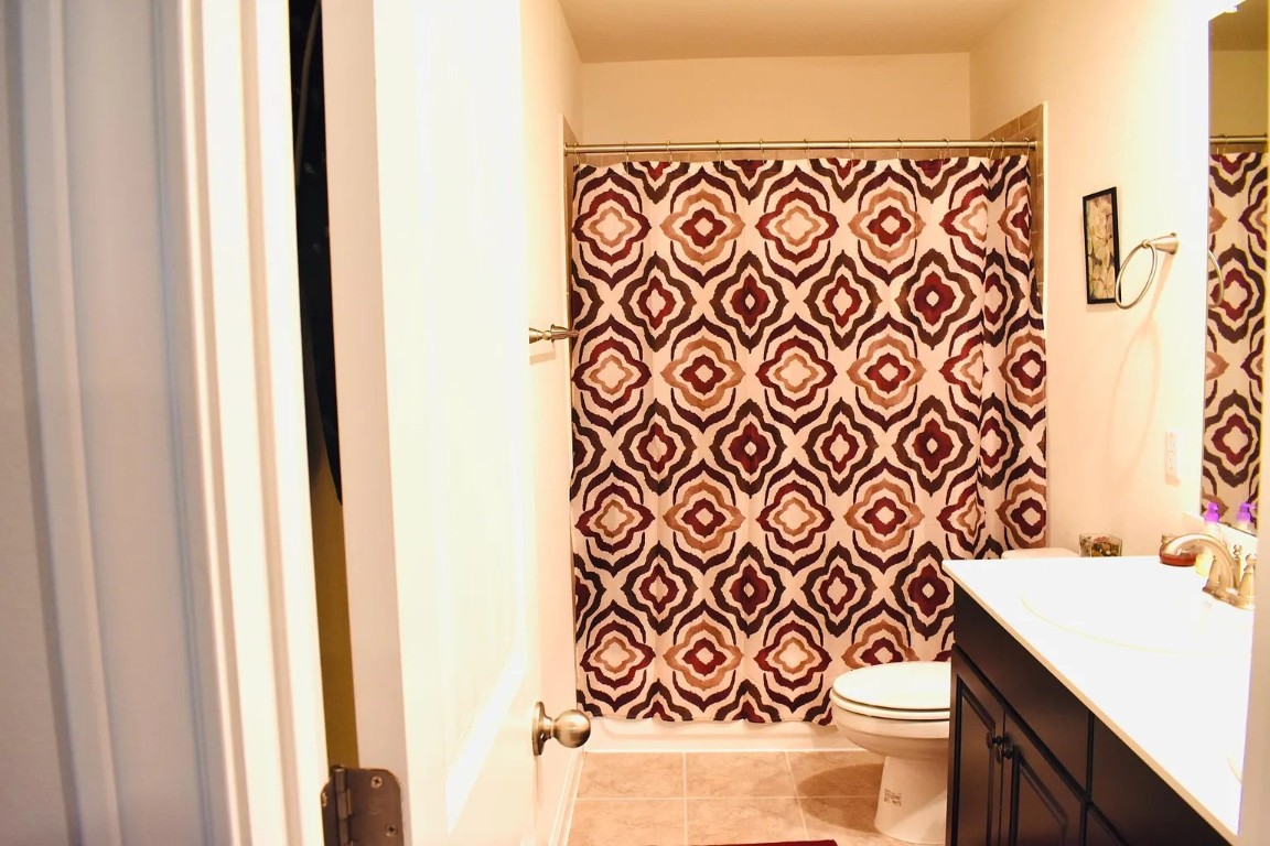 1109 Sundrops Street Leander, TX 78641 - Photo 34 of 40 a bathroom with a sink and a toilet