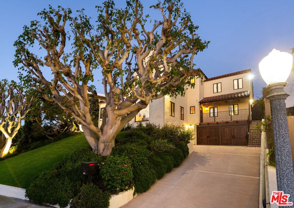 254 Rees Street Playa del Rey, CA 90293 - Photo 2 of 32 a pathway of a house with a tree