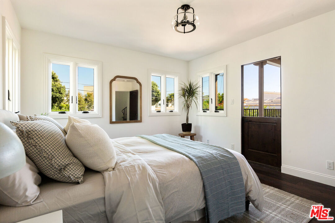 254 Rees Street Playa del Rey, CA 90293 - Photo 22 of 32 a spacious bedroom with a bed and a large window