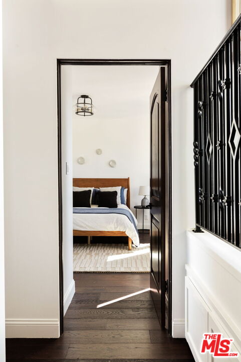 254 Rees Street Playa del Rey, CA 90293 - Photo 23 of 32 a view of bedroom and bedroom