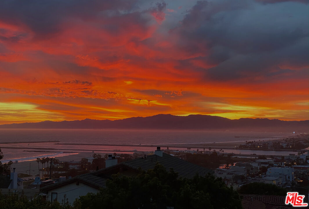 254 Rees Street Playa del Rey, CA 90293 - Photo 32 of 32 a view of city and mountain