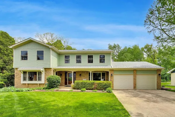 $799,000 | 2302 Lisa Court, Palatine, IL 60067