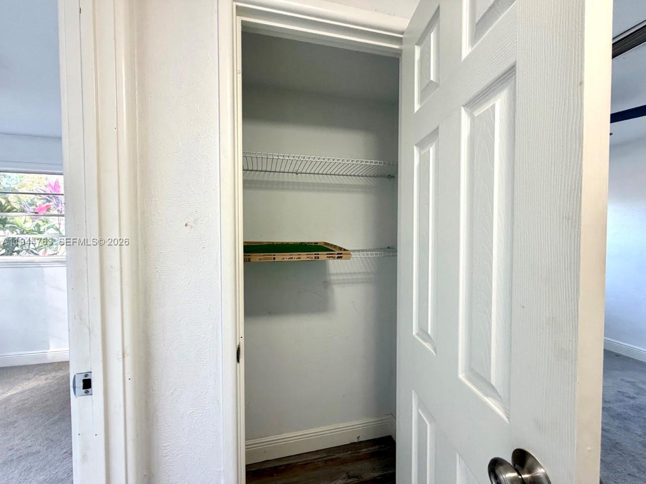 565 Forrest Drive Bartow, FL 33830 - Photo 14 of 44 a bathroom with a glass shower door